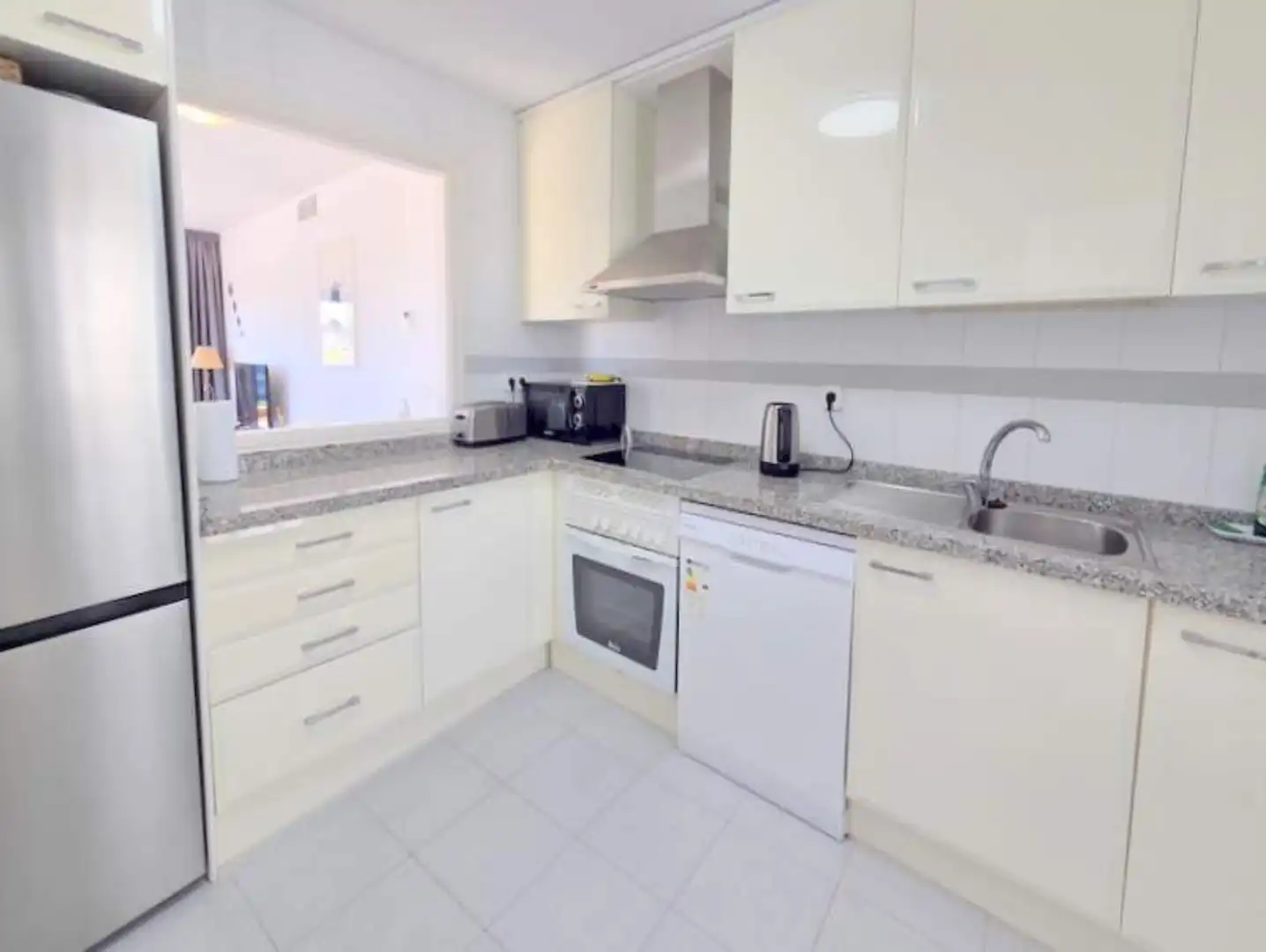 Cuina de Apartament en venda en Manilva amb Aire condicionat, Terrassa i Moblat