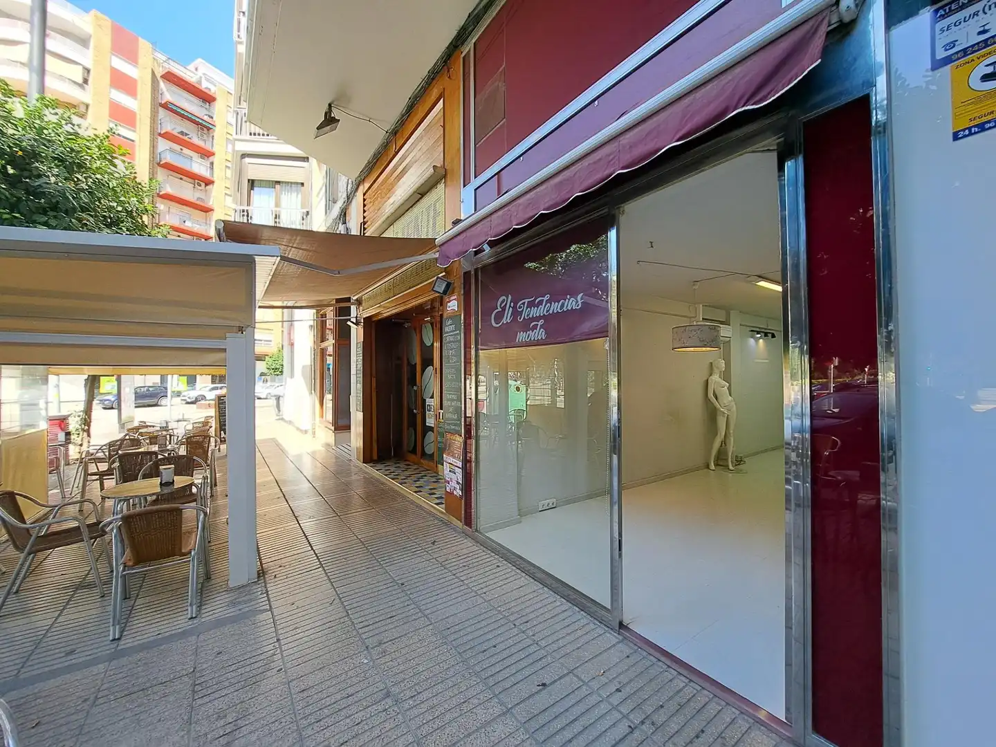 Exterior view of Commercial properties for rent in Alzira  with Air Conditioner
