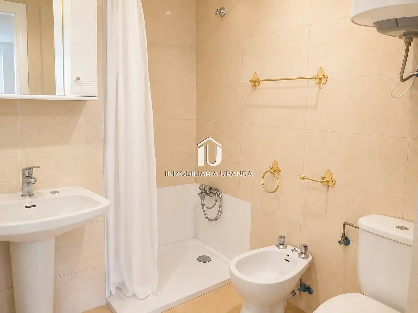 Bathroom of Flat for sale in Laredo  with Heating