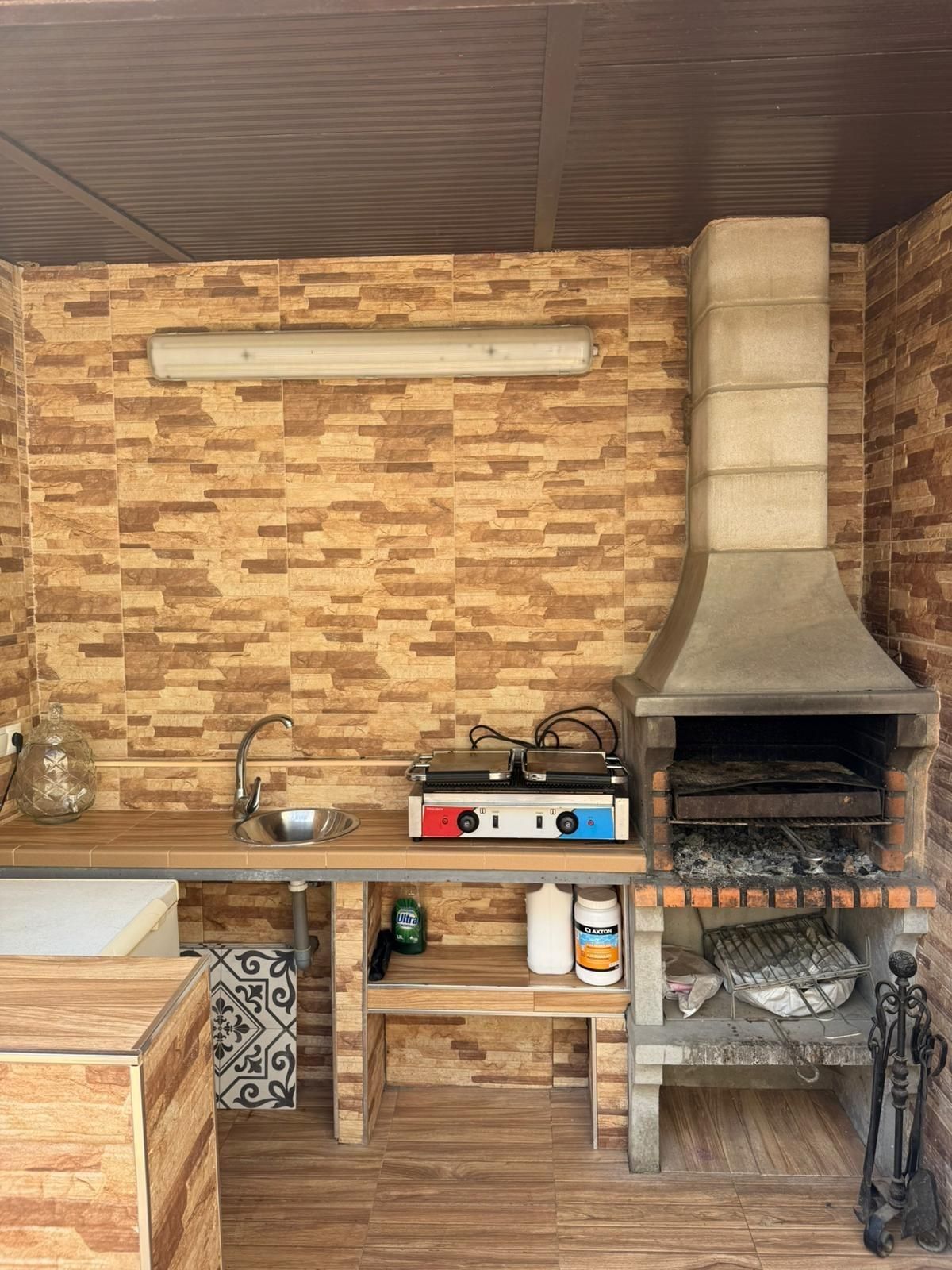 Küche von Einfamilien-Reihenhaus zum Verkauf in Los Barrios mit Privatgarten