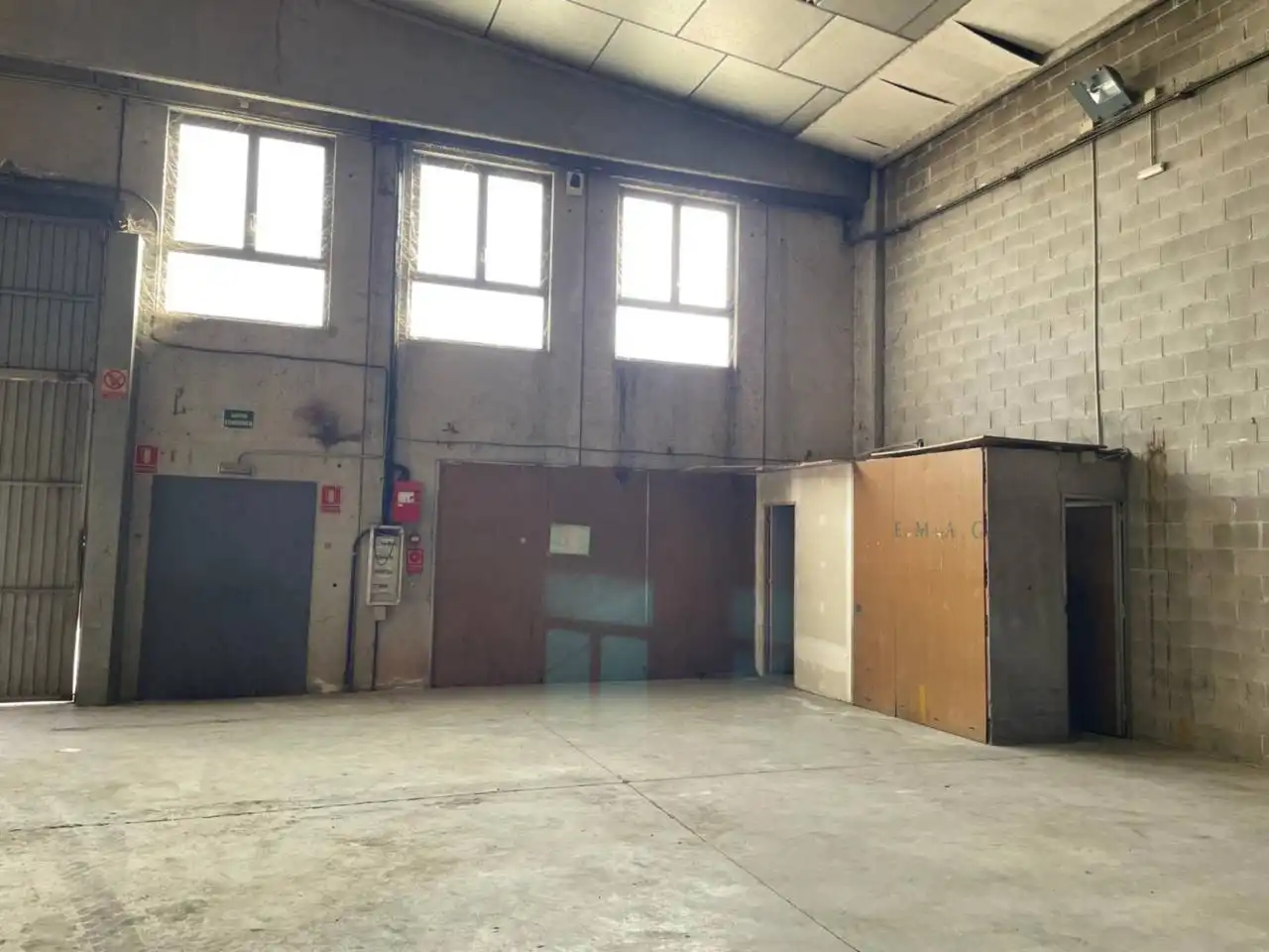 Nave industrial de alquiler en Canovelles