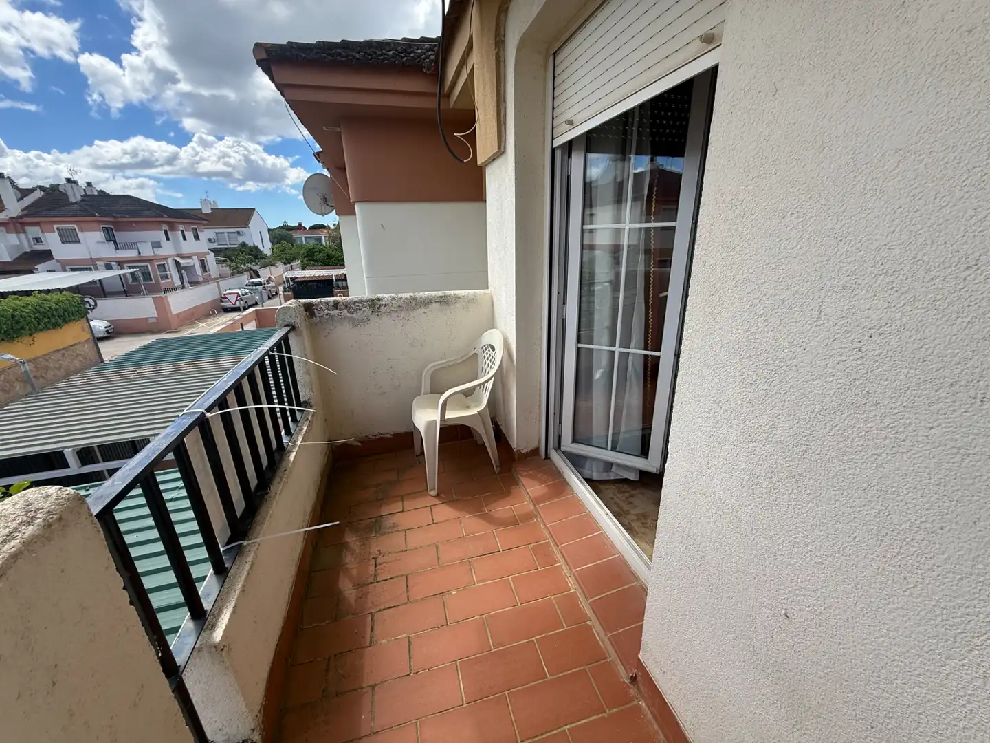 Terrasse von Einfamilien-Reihenhaus zum Verkauf in Aljaraque mit Klimaanlage, Heizung und Privatgarten