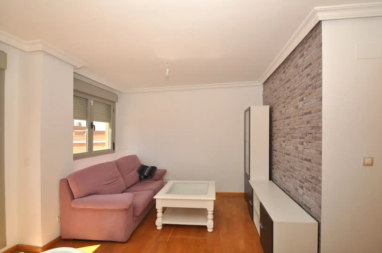 Sala d'estar de Àtic de lloguer en Yebes amb Aire condicionat, Calefacció i Jardí privat
