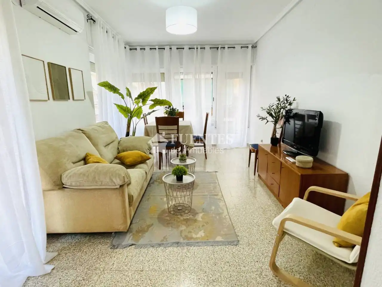 Sala d'estar de Pis en venda en Alicante / Alacant amb Aire condicionat, Terrassa i Moblat
