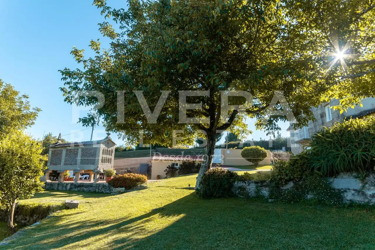 Casa o xalet en venda en Nigrán amb Calefacció, Jardí privat i Moblat