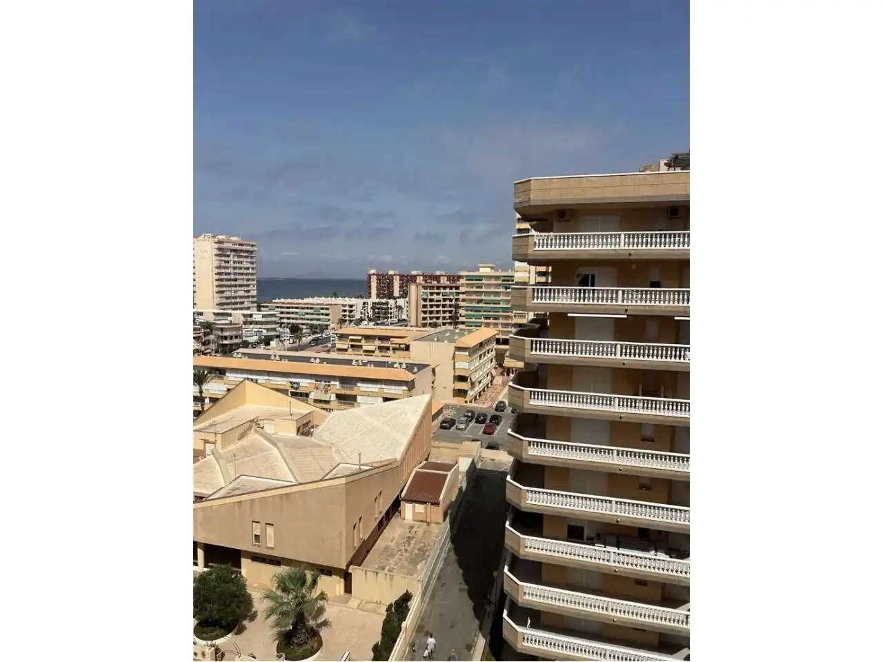 Vista exterior de Pis en venda en La Manga del Mar Menor amb Calefacció, Terrassa i Moblat