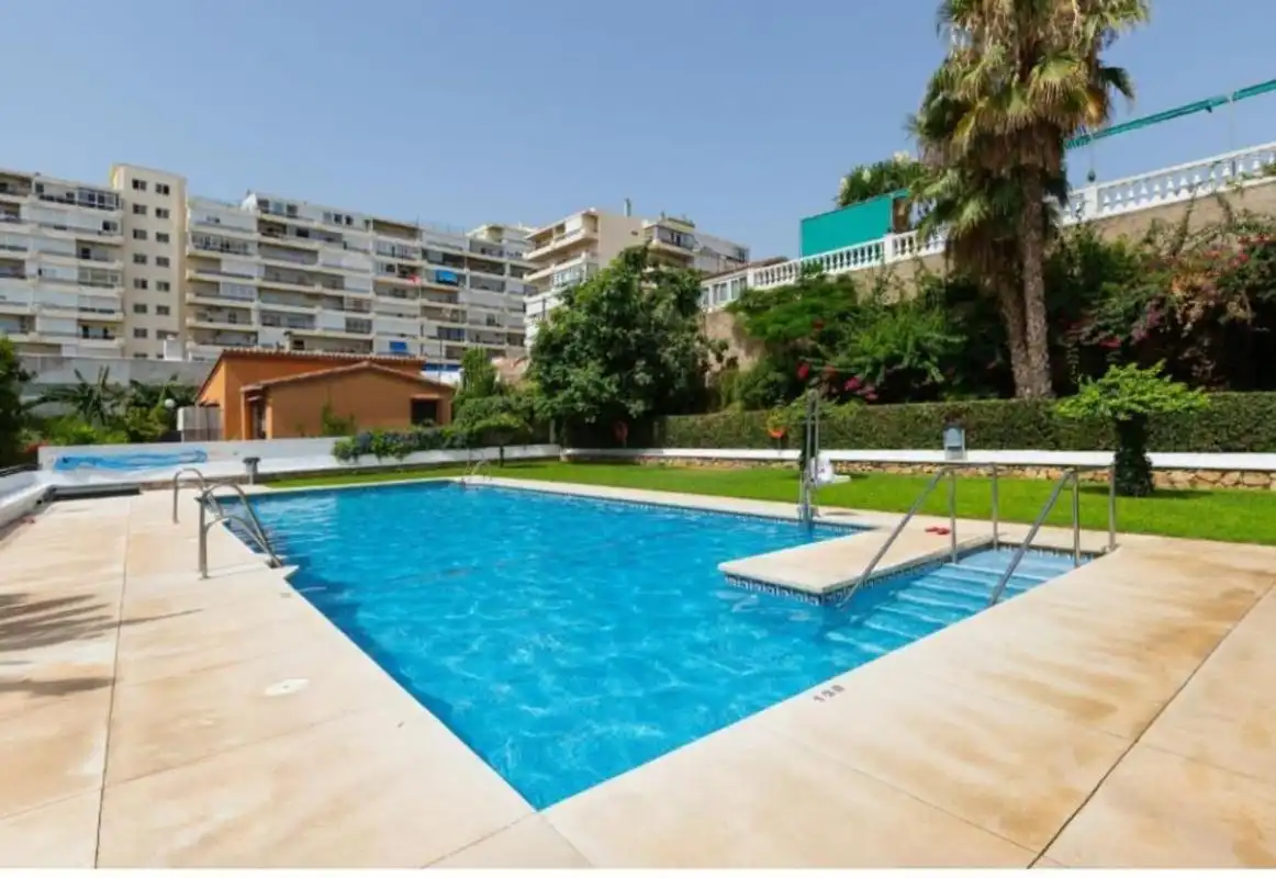 Piscina de Planta baixa en venda en Torremolinos amb Calefacció