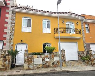 Vista exterior de Casa adosada en venda en La Orotava amb Terrassa, Traster i Balcó