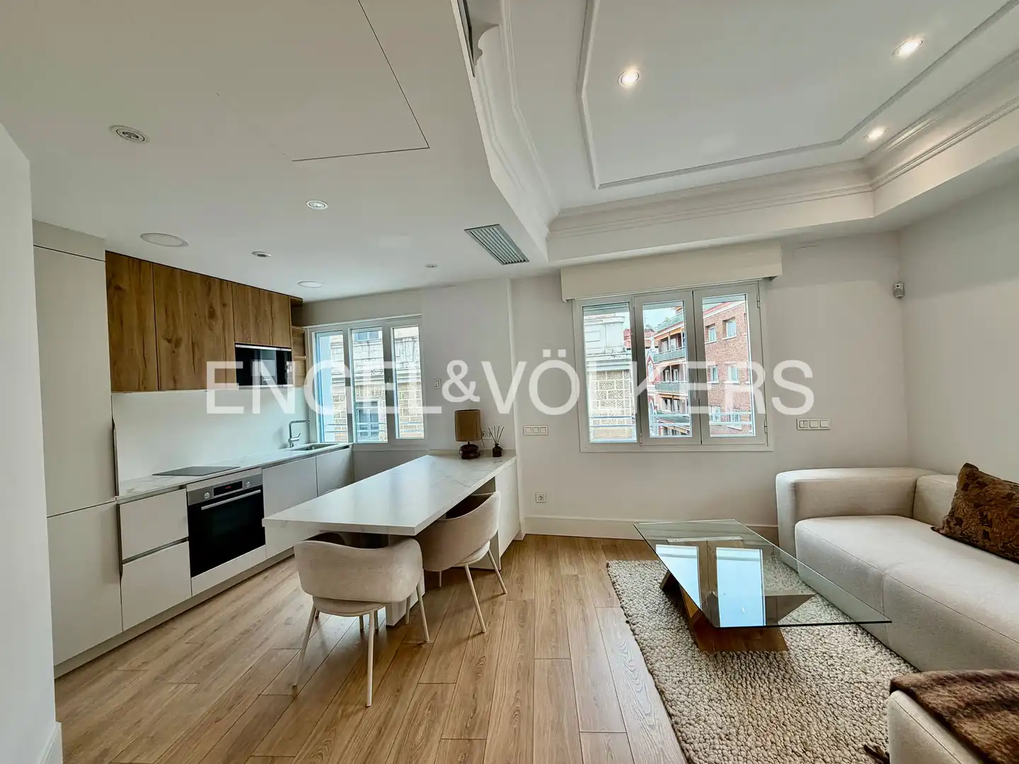 Living room of Flat for rent in  Madrid Capital  with Air Conditioner, Heating and Storage room