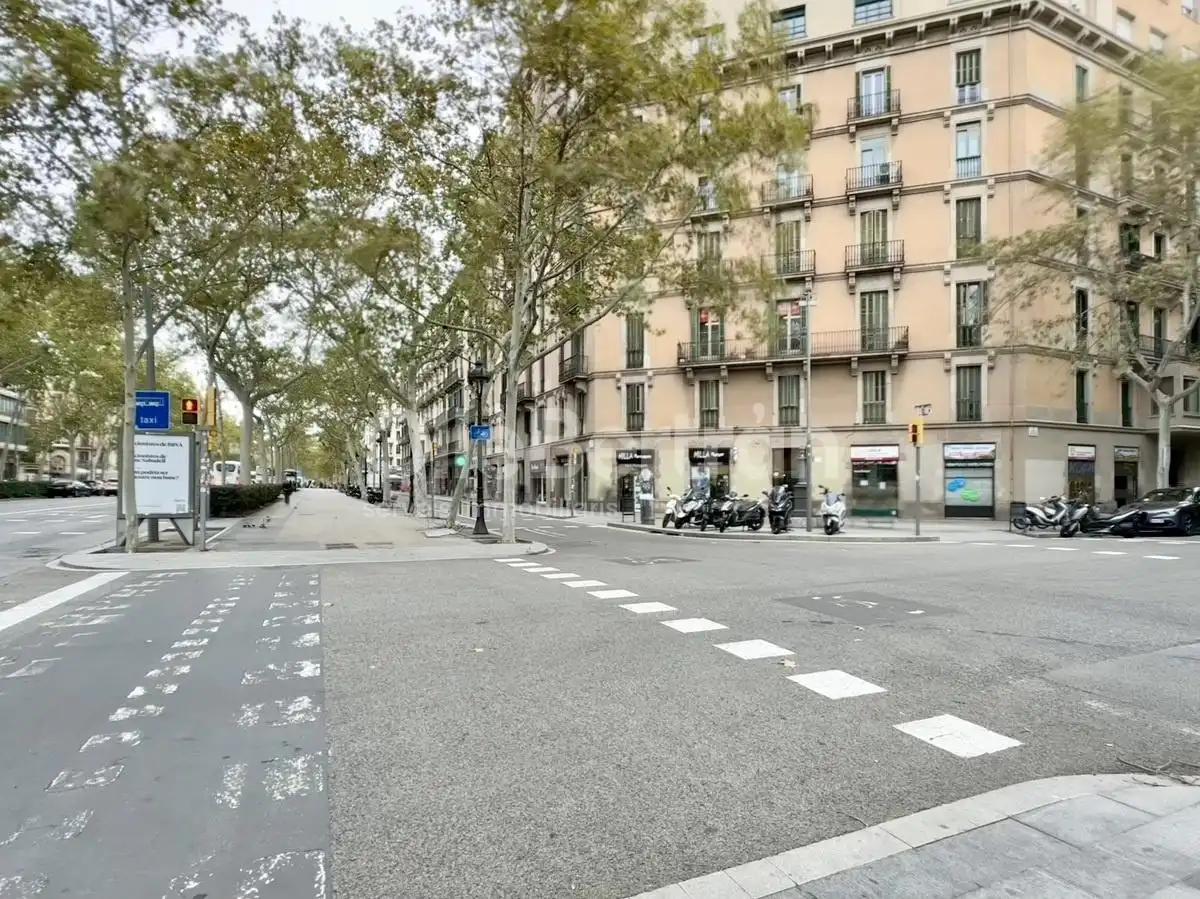 Vista exterior de Local de alquiler en Barcelona