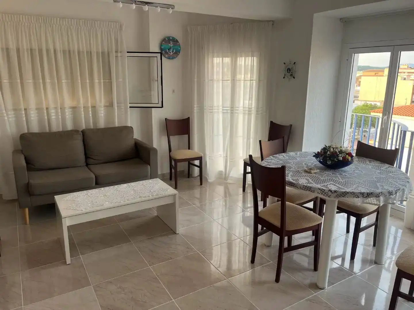 Wohnzimmer von Wohnung zur Miete in L'Ampolla mit Klimaanlage, Abstellraum und Möbliert