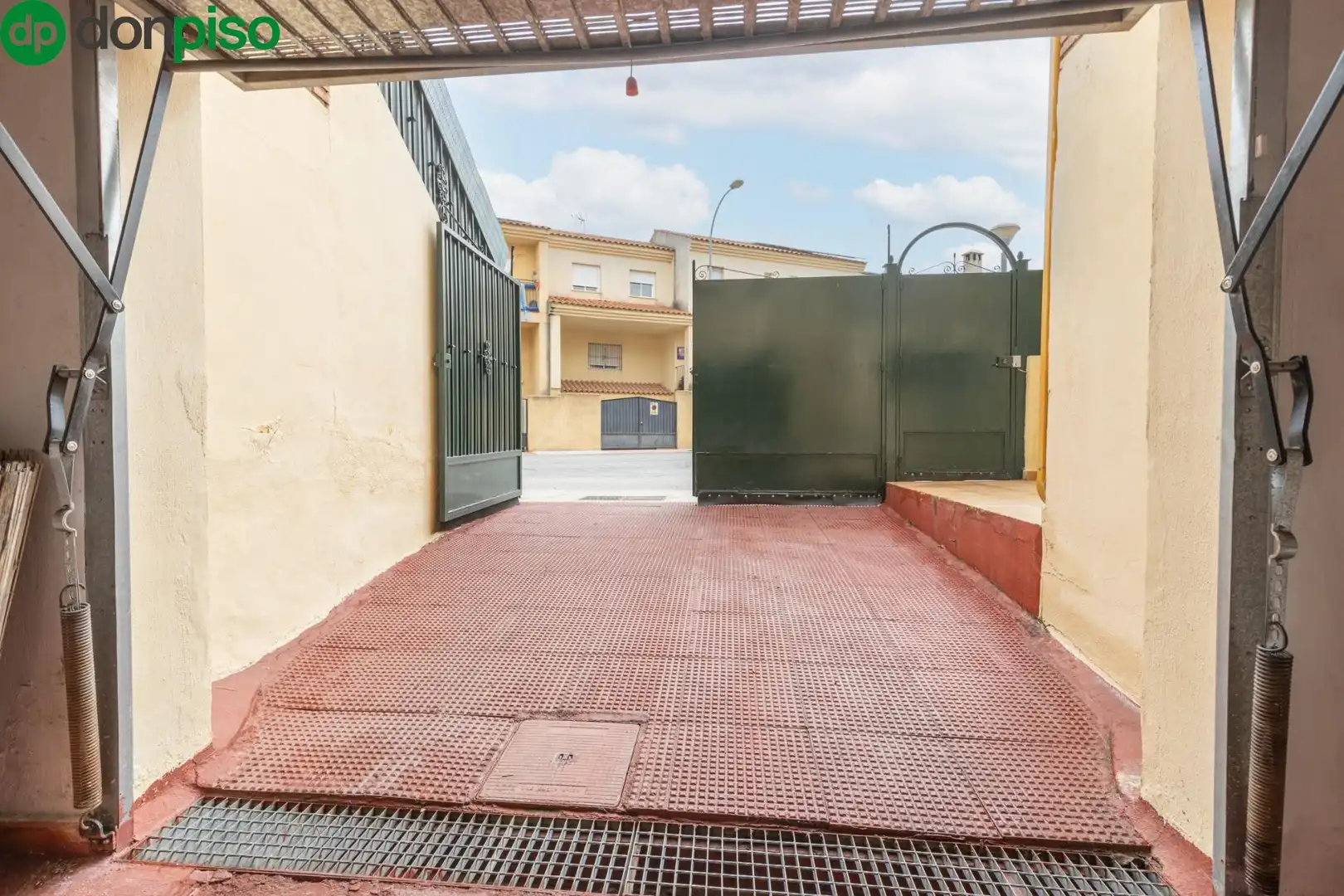 Exterior view of Detached homes for sale in Vegas del Genil