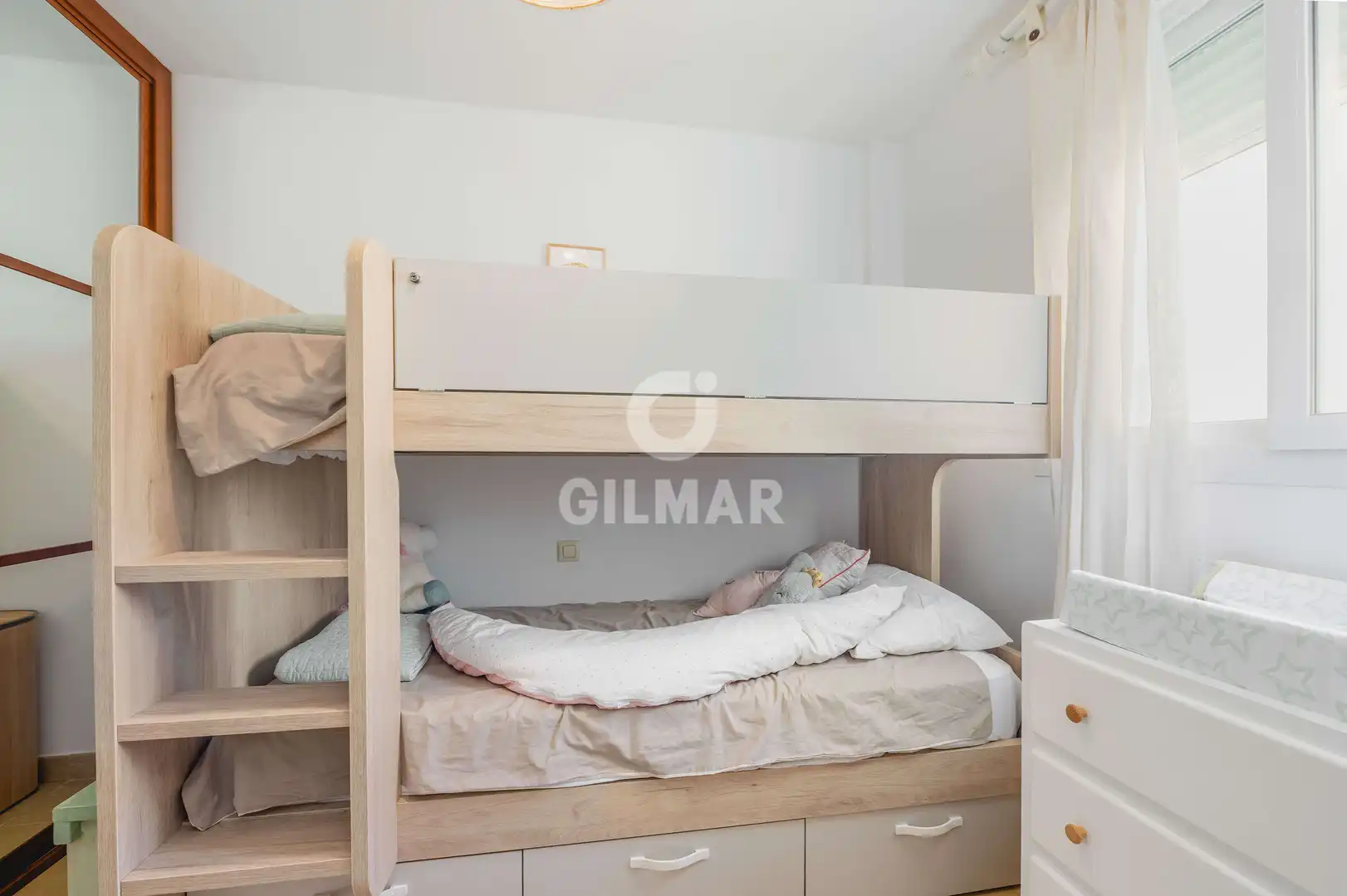 Schlafzimmer von Einfamilien-Reihenhaus zum Verkauf in Tarifa mit Heizung, Privatgarten und Schwimmbad