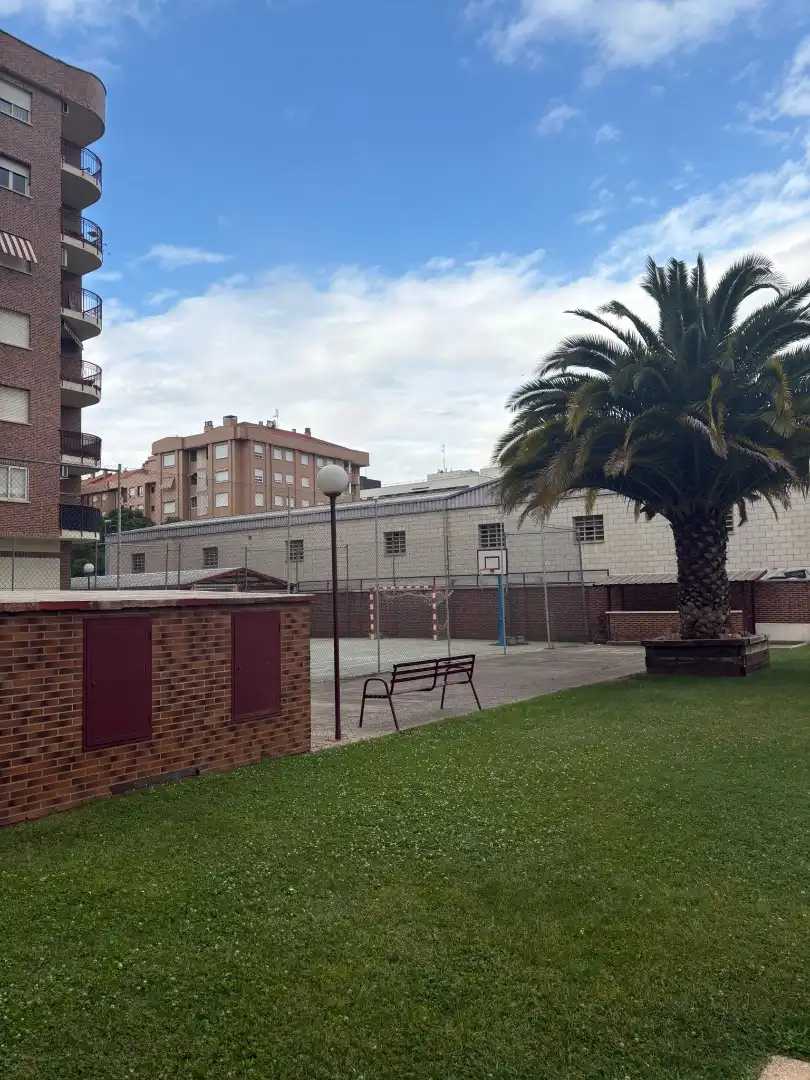 Vista exterior de Local en venda en  Logroño amb Moblat