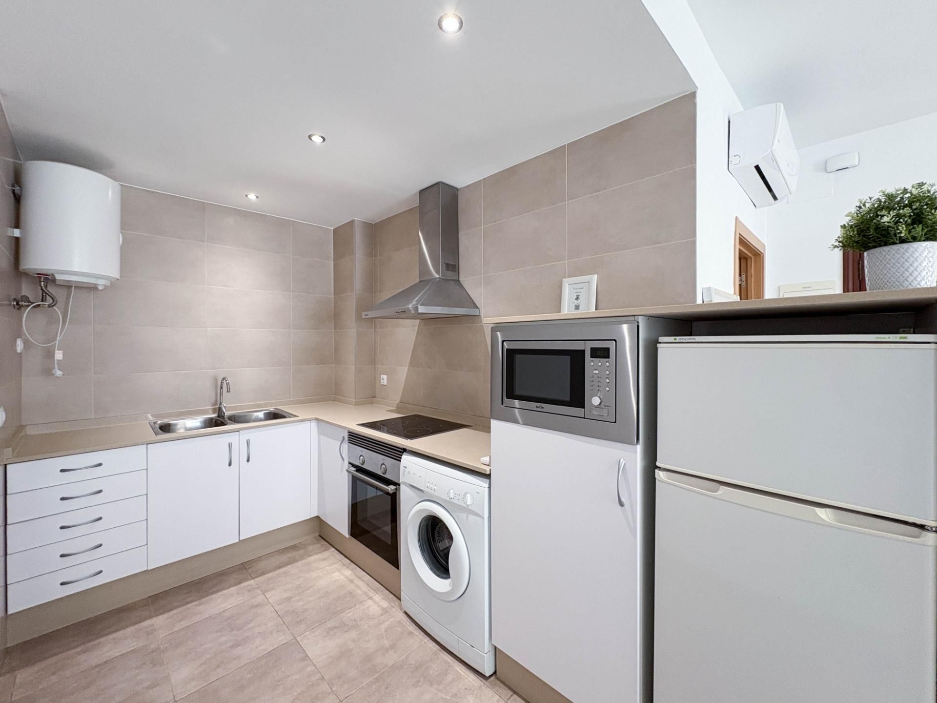 Cuina de Apartament de lloguer en  Valencia Capital amb Aire condicionat, Moblat i Balcó