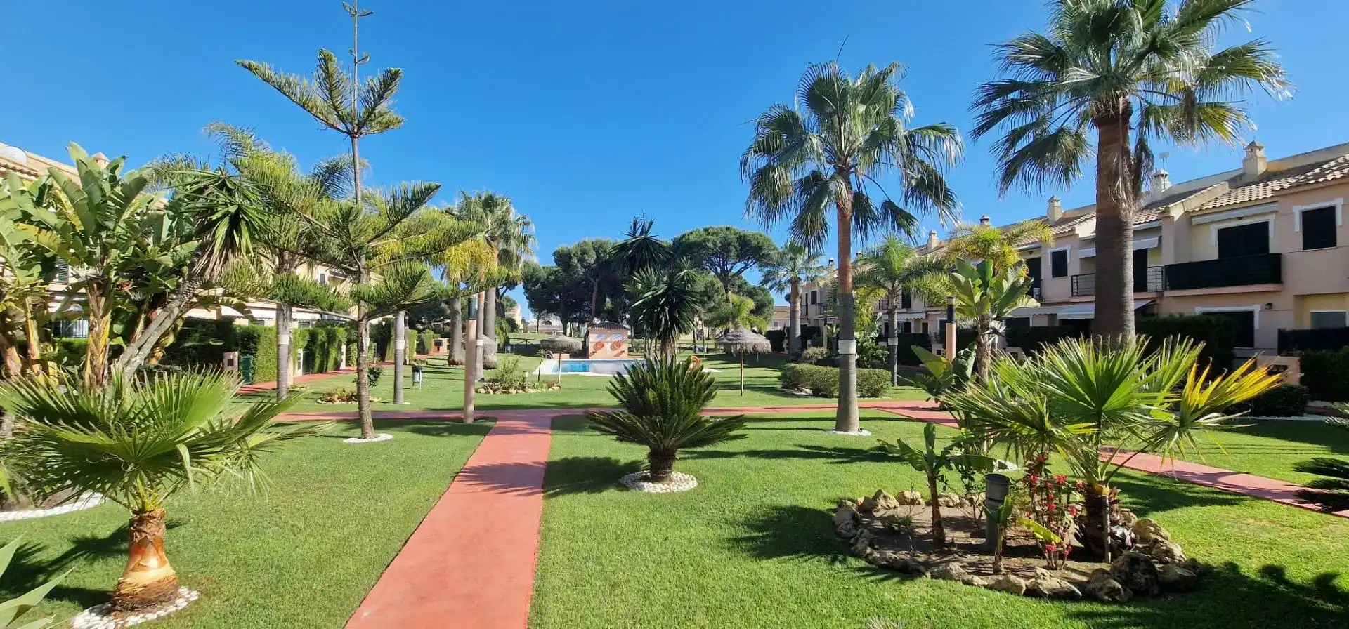 Außenansicht von Wohnungen zur Miete in Islantilla mit Klimaanlage, Heizung und Terrasse