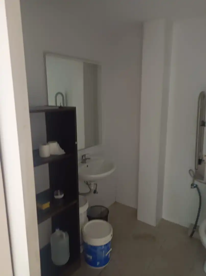 Badezimmer von Geschaftsraum zur Miete in Santa Coloma de Gramenet mit Parkett und Alarm