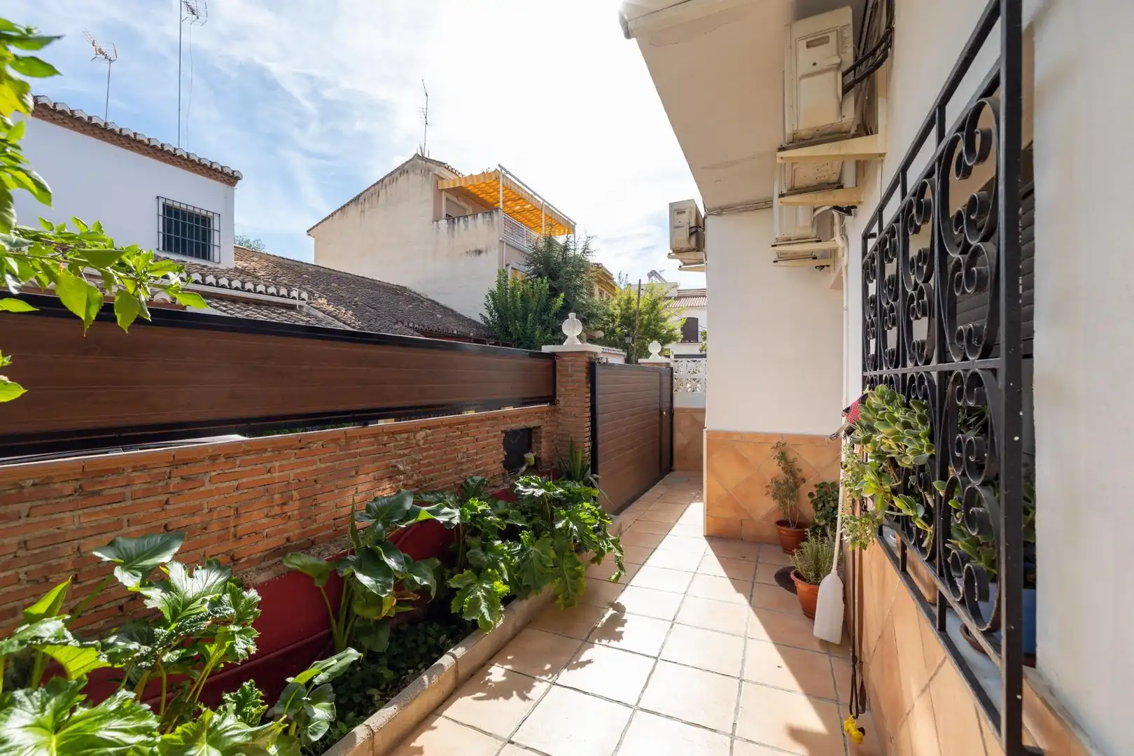 Exterior view of Houses for sale in Granada  with Air Conditioner, Heating and Private garden
