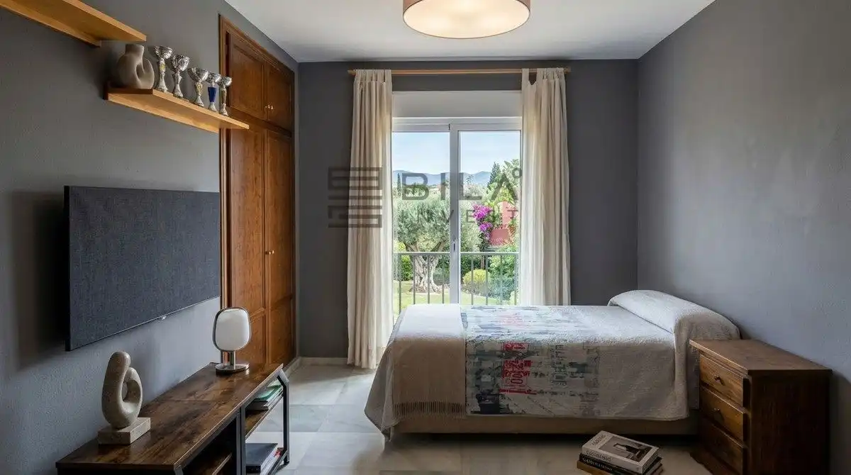 Semi-detached house with pool for sale in Lomas del Pozuelo, imagen 5