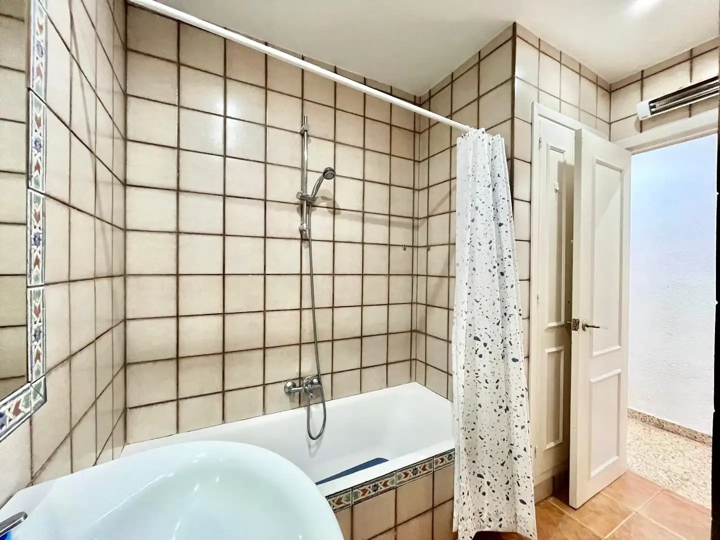 Bathroom of Flat for rent in Torrevieja  with Heating, Parquet flooring and Terrace