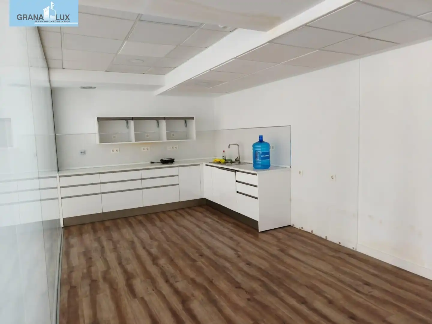 Cocina de Oficina de alquiler en Granada