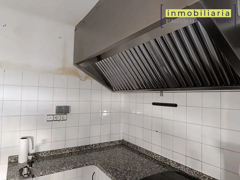 Küche von Einfamilien-Reihenhaus zum Verkauf in San Mateo de Gállego mit Terrasse, Möbliert und Mikrowelle