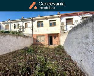 Vista exterior de Casa adosada en venda en Gurrea de Gállego amb Calefacció i Jardí privat