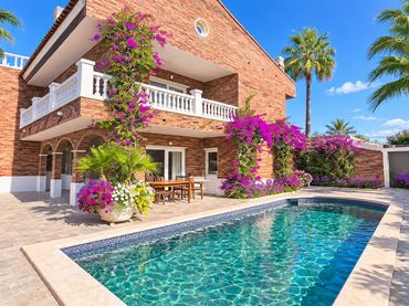 Villa mit Pool zum Verkauf in Carrer Navàs de Tolosa