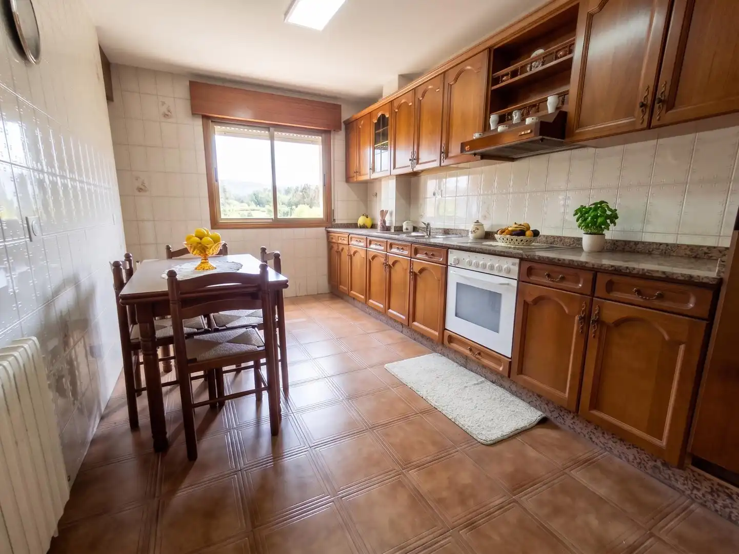 Cocina de Casa o chalet en venta en Ourense Capital  con Calefacción, Jardín privado y Terraza