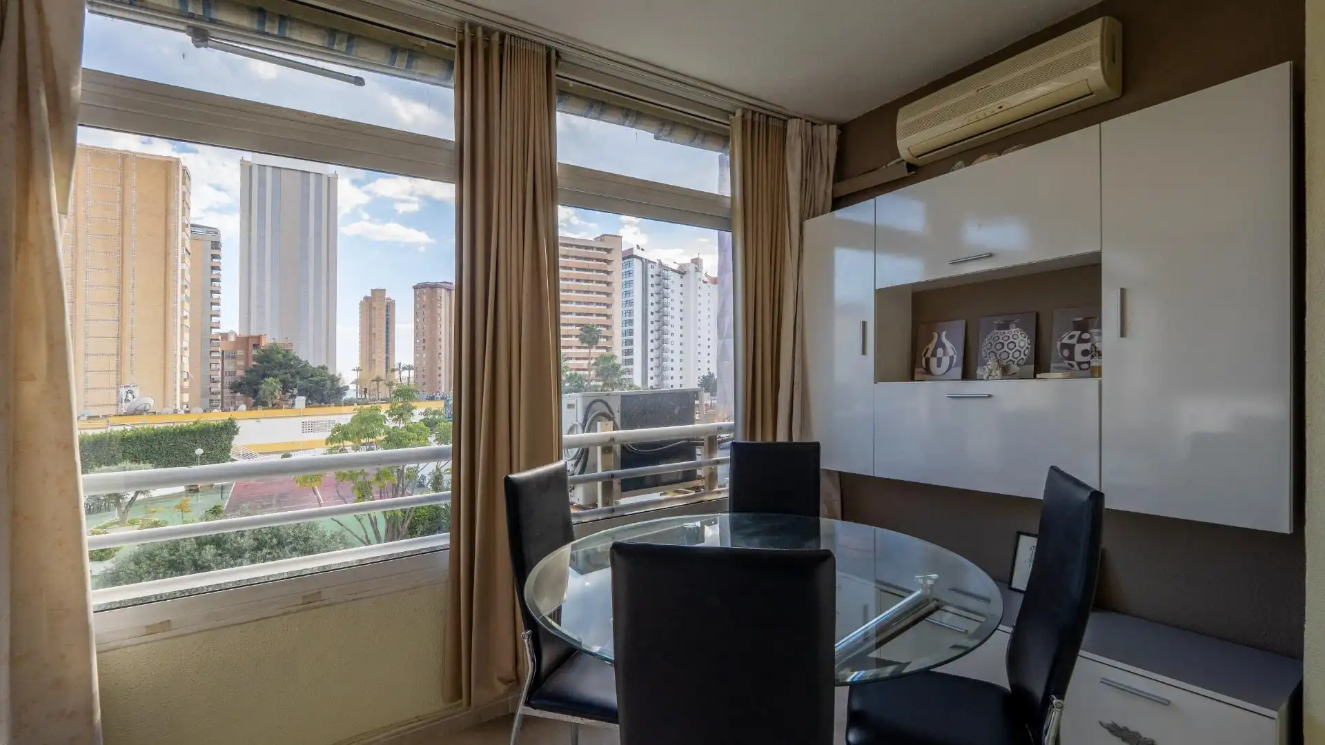 Dining room of Flat for sale in Benidorm  with Air Conditioner, Private garden and Community pool