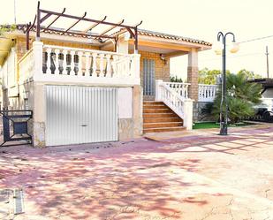 Vista exterior de Casa o xalet en venda en San Vicente del Raspeig / Sant Vicent del Raspeig amb Aire condicionat, Jardí privat i Terrassa