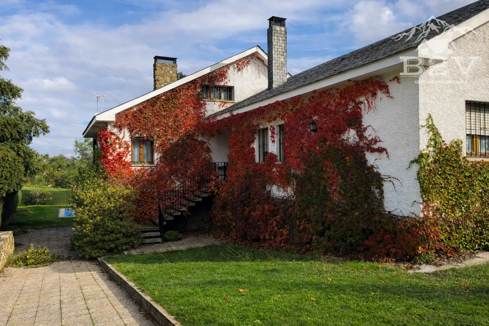 Vista exterior de Casa o xalet en venda en Soto del Real amb Calefacció, Jardí privat i Terrassa