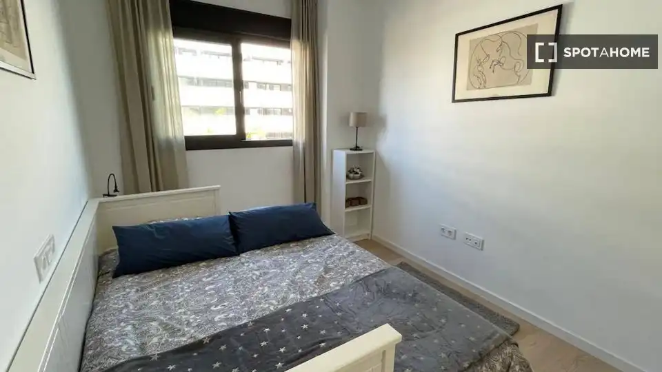 Dormitori de Apartament per a compartir en Torremolinos amb Aire condicionat, Terrassa i Moblat