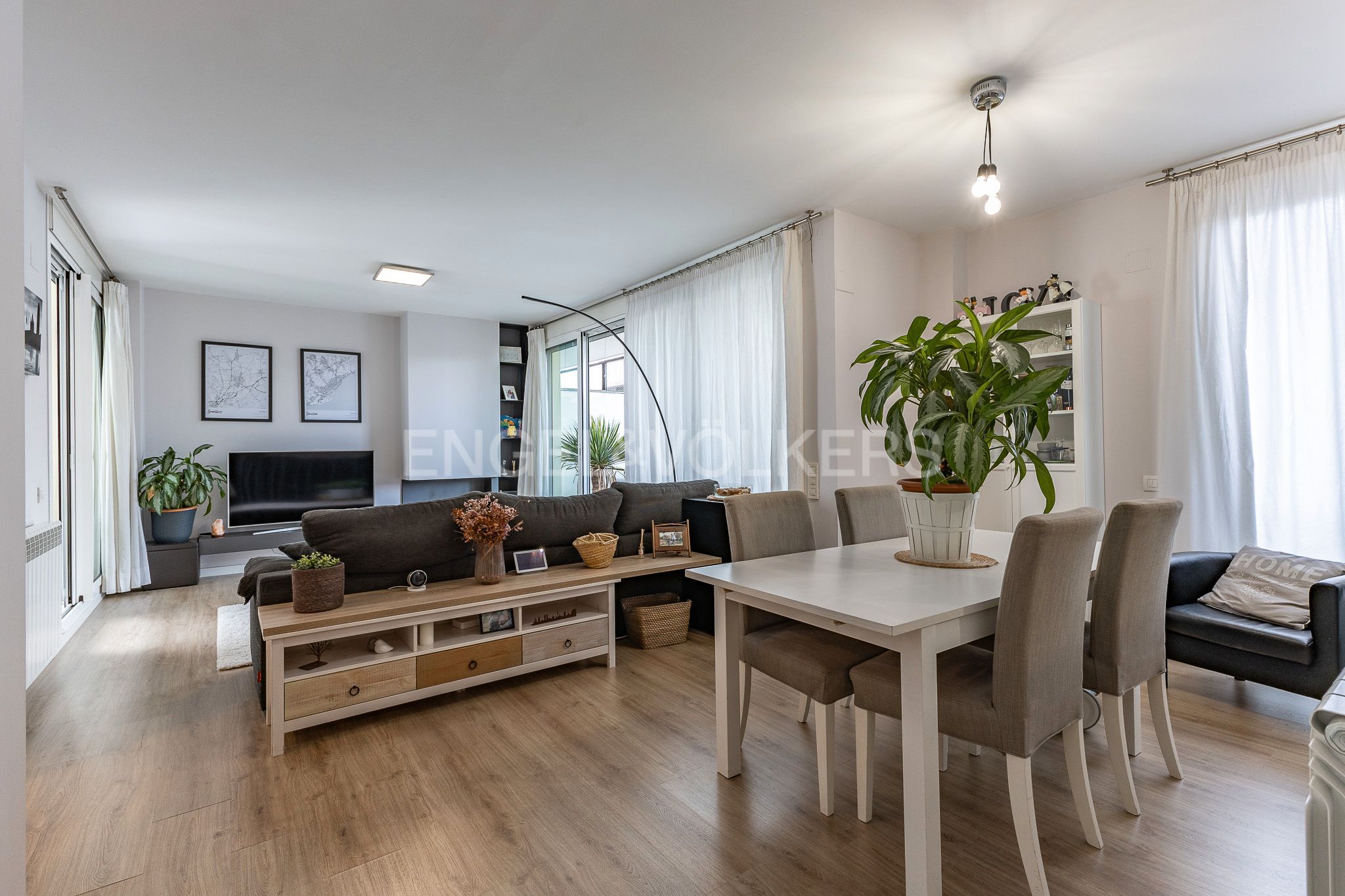 Living room of Attic for sale in Sant Cugat del Vallès  with Air Conditioner, Heating and Parquet flooring