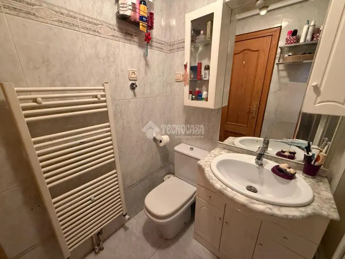 Baño de Piso en venta en Madrid con Calefacción y Amueblado