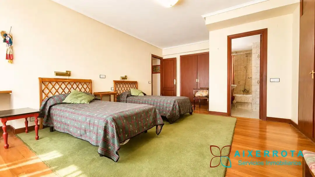 Habitación de Dúplex en venta en Getxo  con Calefacción, Jardín privado y Terraza