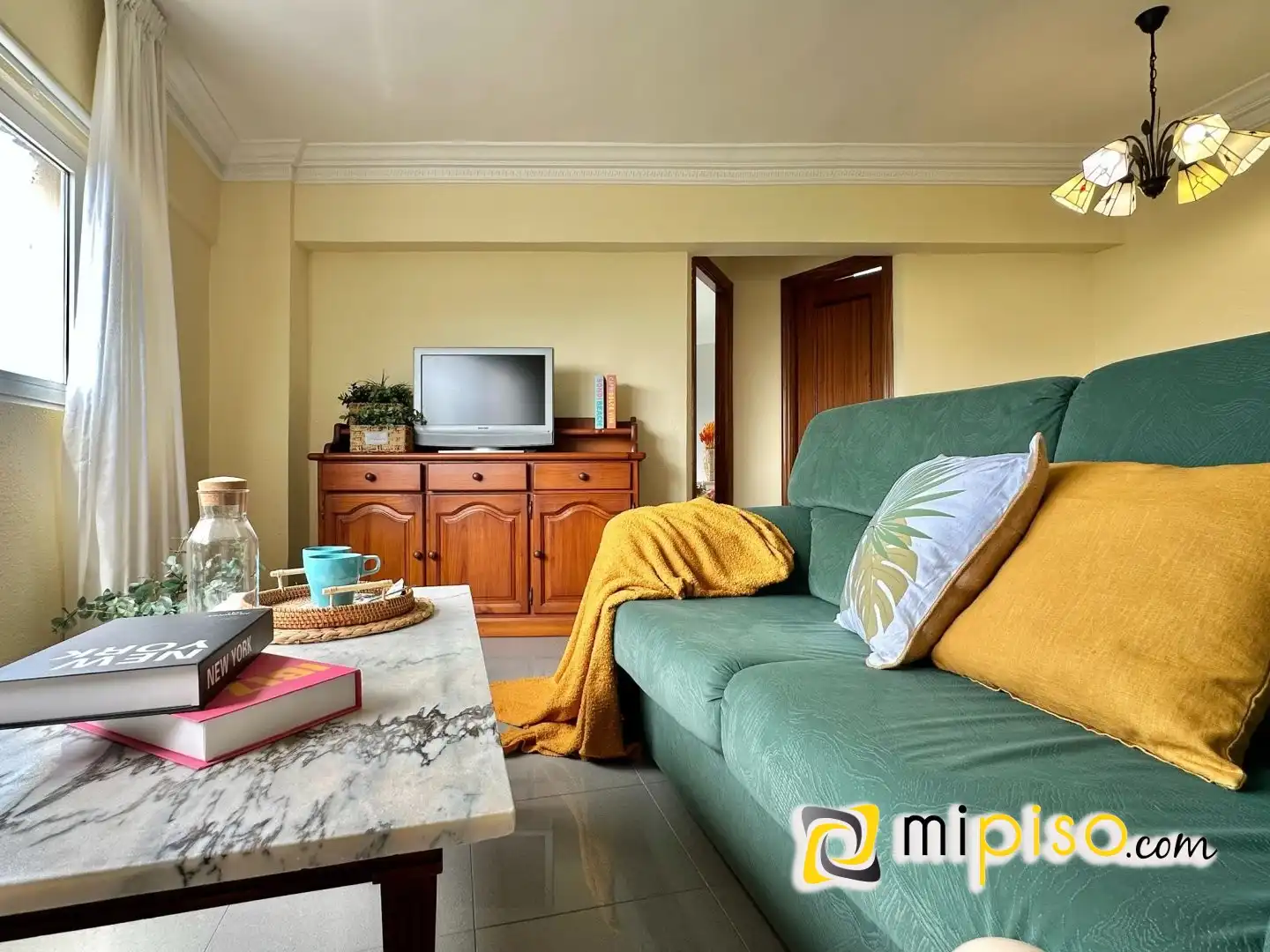 Living room of Flat for sale in Laredo  with Furnished