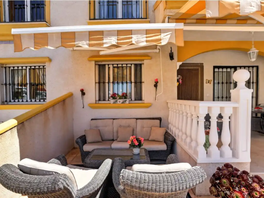 Terrassa de Casa adosada en venda en Torrevieja amb Aire condicionat, Moblat i Forn