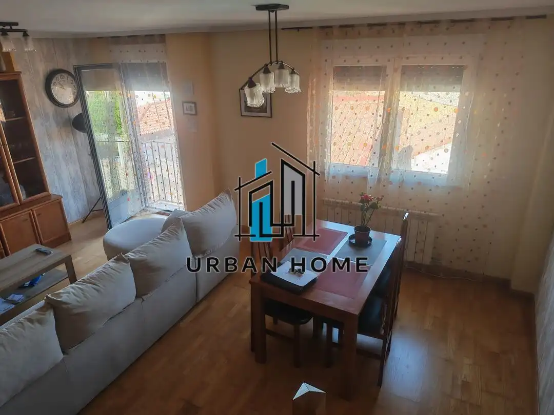 Sala de estar de Dúplex en venta en San Andrés del Rabanedo con Calefacción, Trastero y Balcón