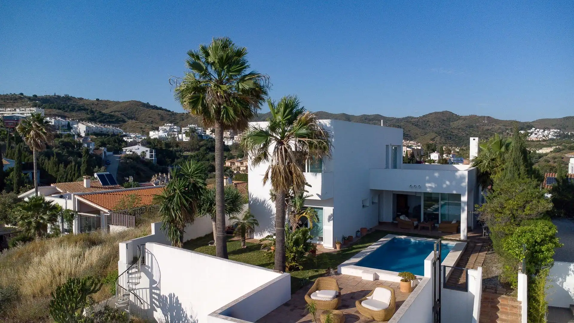 Vista exterior de Casa o xalet en venda en Rincón de la Victoria amb Aire condicionat, Jardí privat i Terrassa