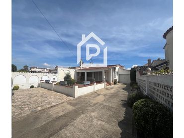 Villa in vendita a peni