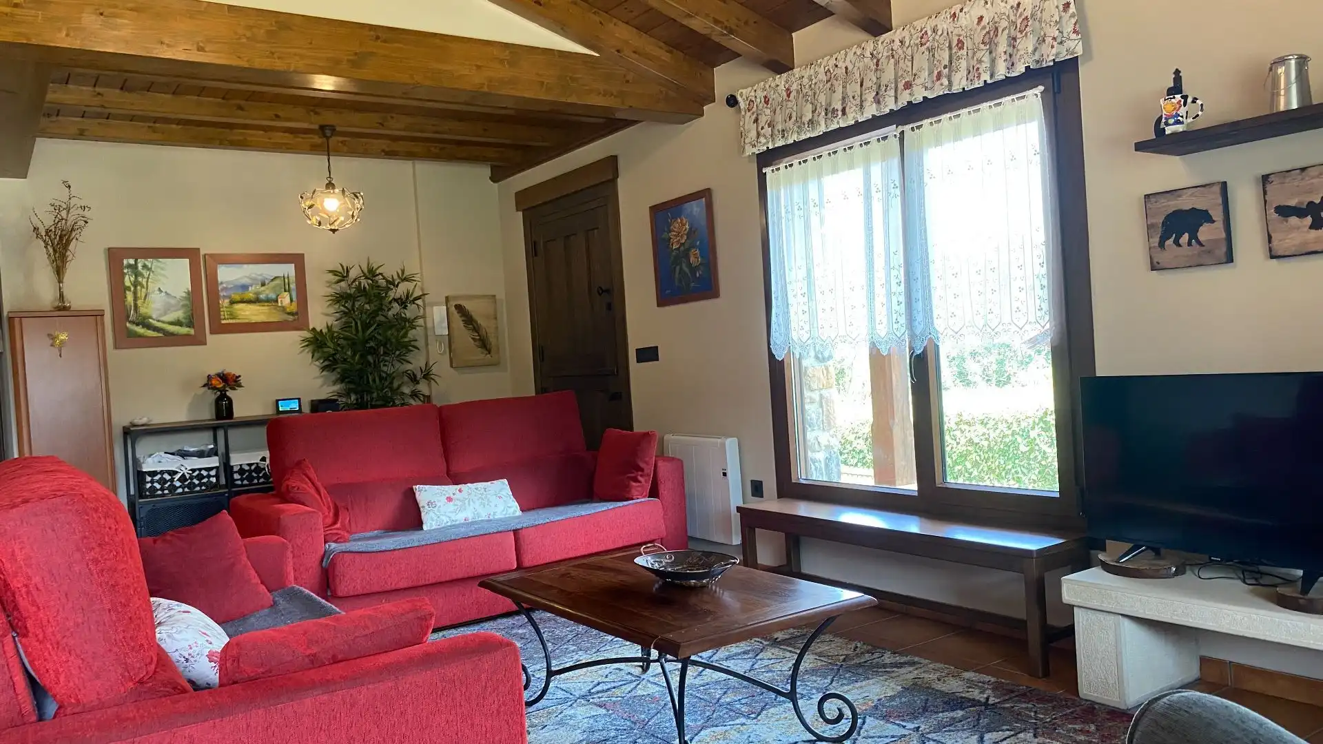 Sala d'estar de Casa o xalet en venda en Parres amb Calefacció, Jardí privat i Traster