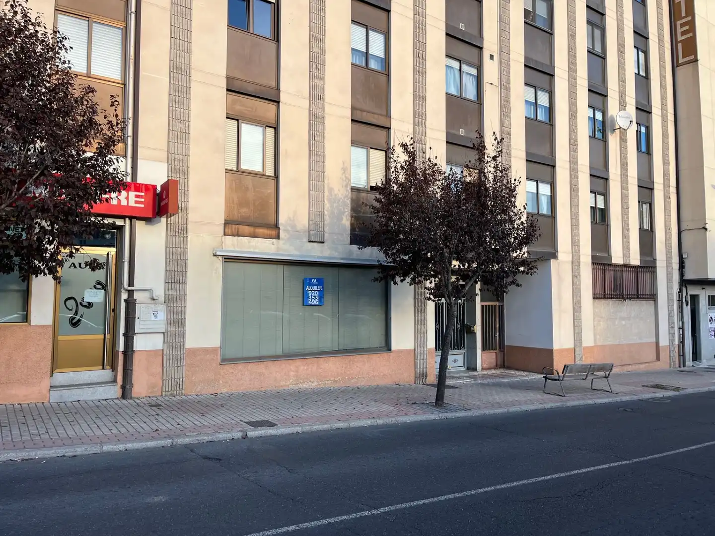 Vista exterior de Local de alquiler en Ávila