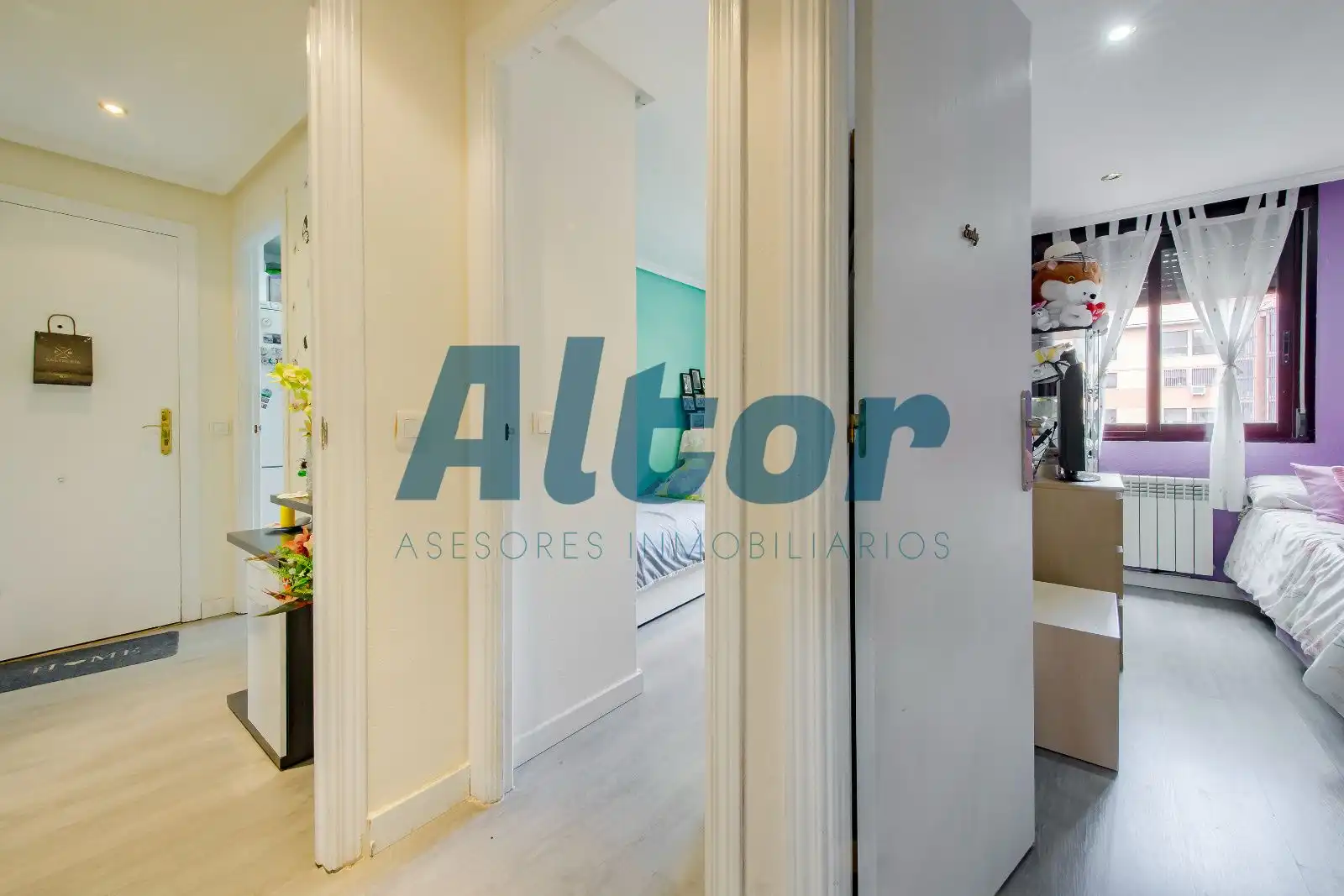 Flat for sale in Madrid  with Air Conditioner, Heating and Storage room