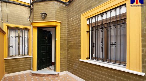 Exclusiva casa adosada, con USO TURISTICO. 7 Habit. + 3 Baños. a un paso de PLAZA DE CUBA.