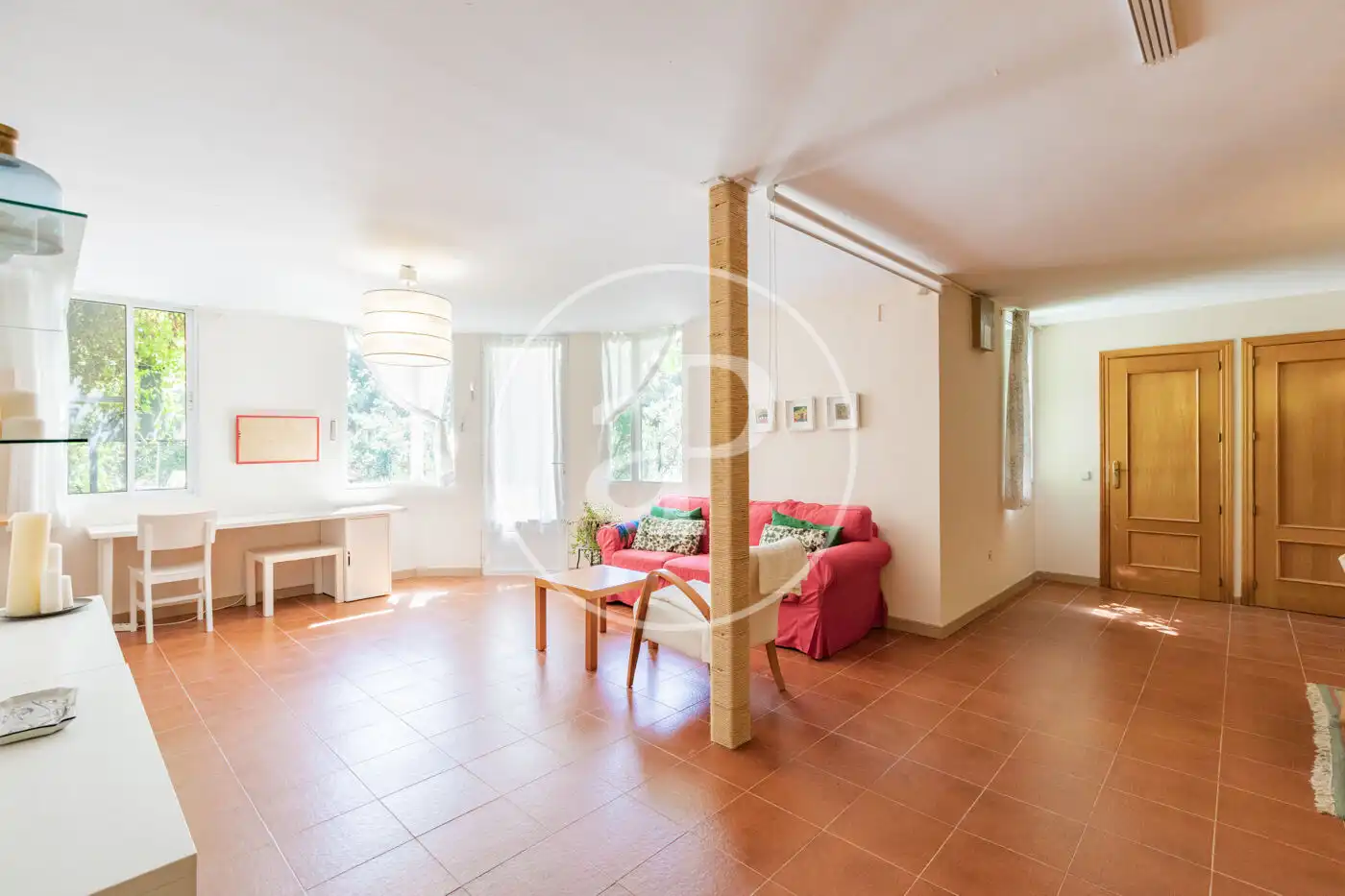 Sala d'estar de Casa o xalet en venda en Torrelodones amb Calefacció, Jardí privat i Traster