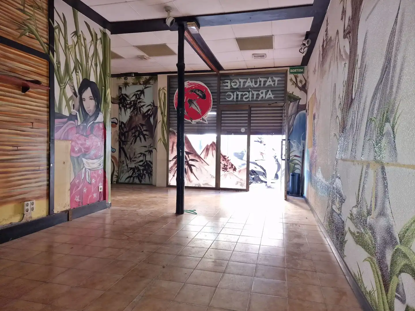 Geschaftsraum zum Verkauf in Girona
