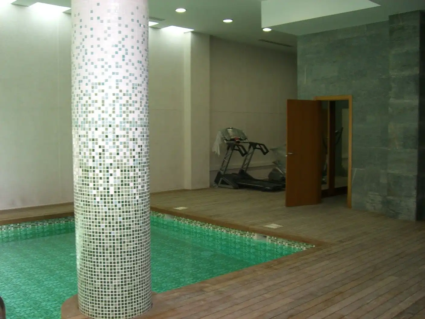 Piscina de Apartamento de alquiler en Santiago de Compostela  con Calefacción, Parquet y Trastero
