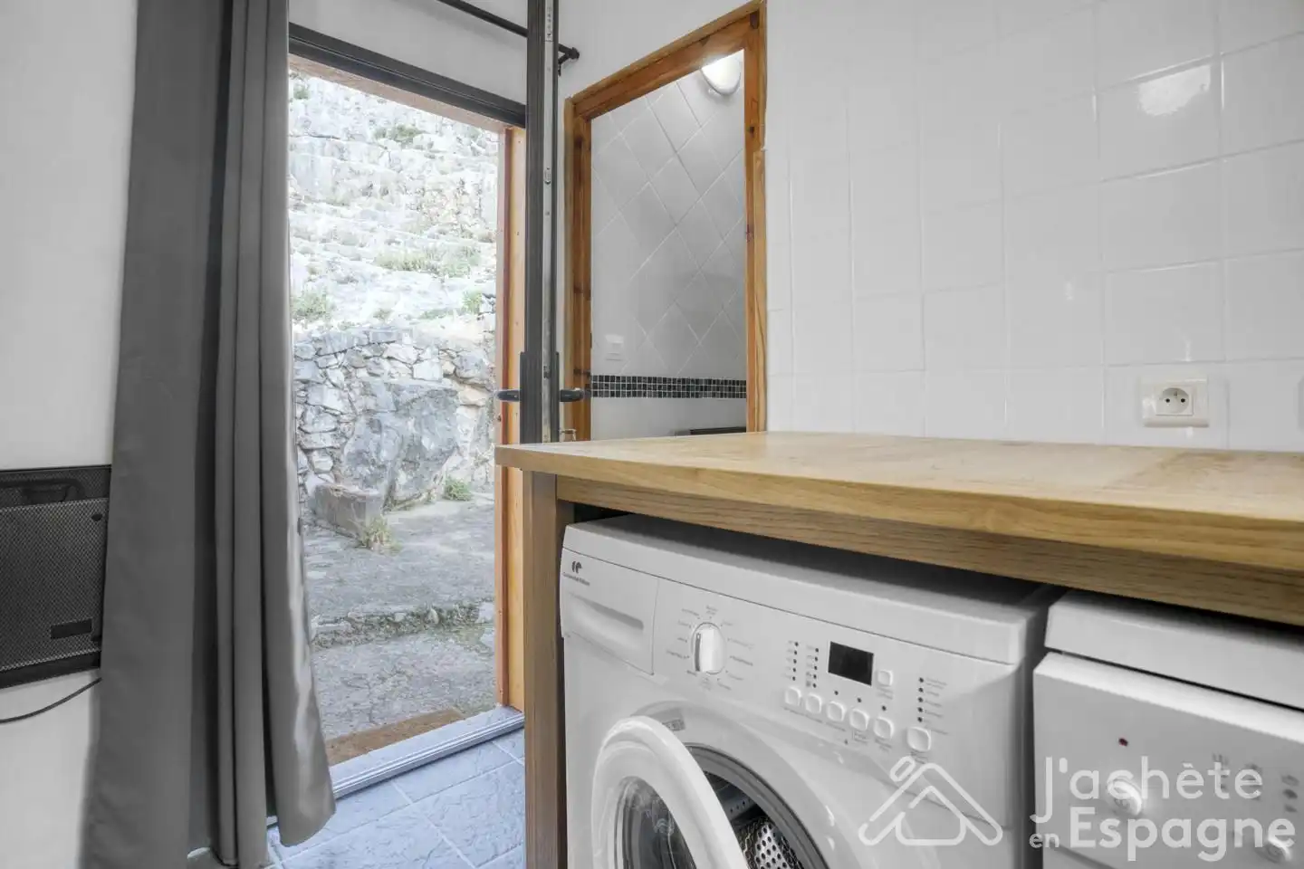 Cuina de Casa o xalet en venda en Cortes de Pallás amb Aire condicionat, Parquet i Moblat