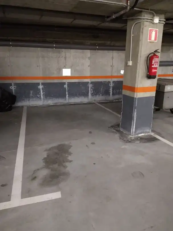 Parkplatz von Fabrikhallen zur Miete in Errenteria